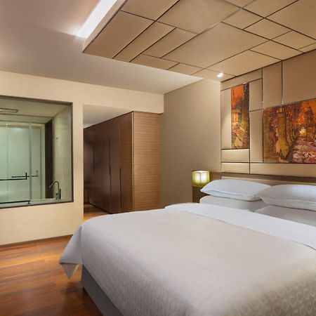 Sheraton Grand Bengaluru Whitefield Hotel & Convention Center Exterior foto