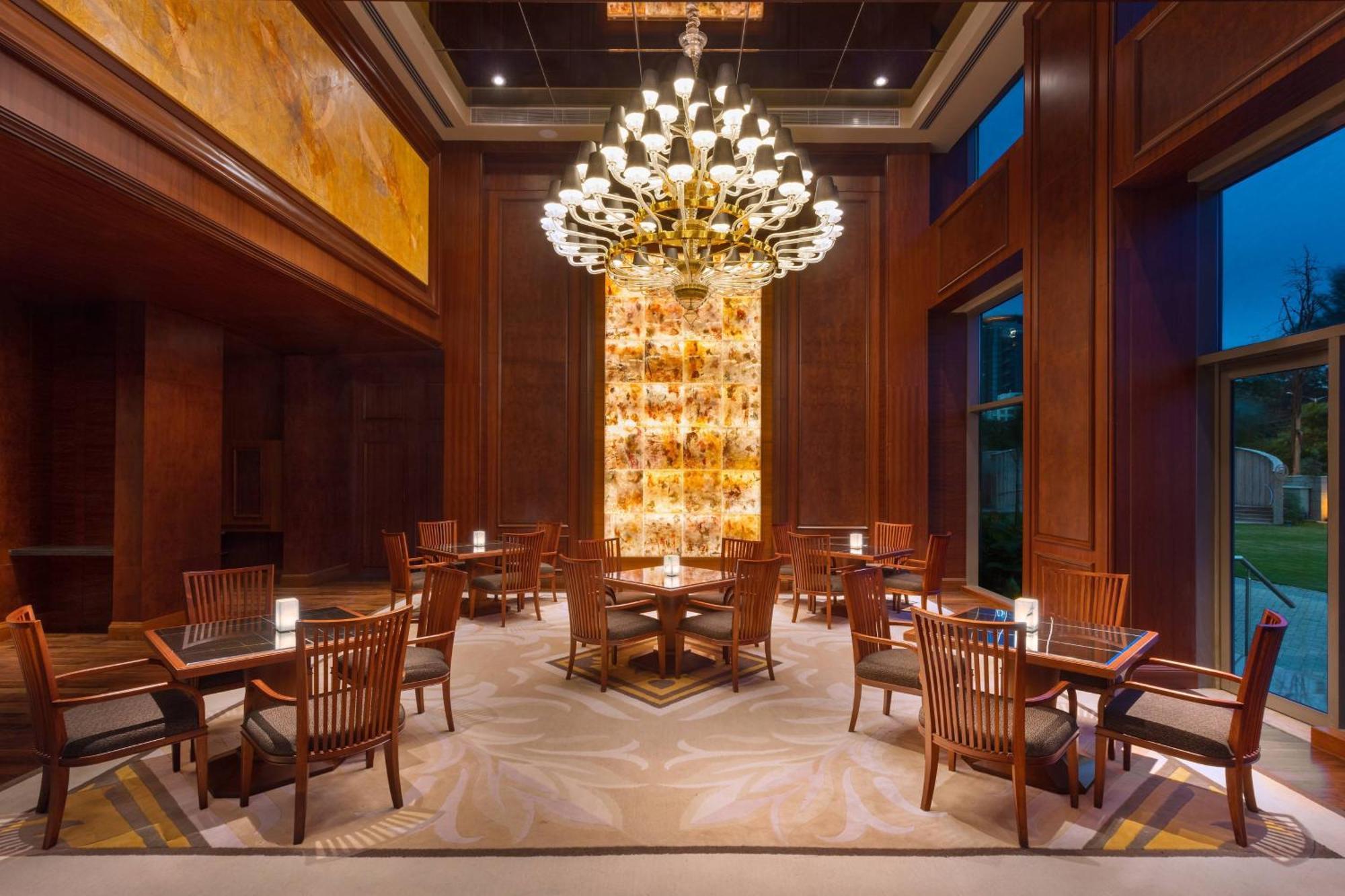 Sheraton Grand Bengaluru Whitefield Hotel & Convention Center Exterior foto