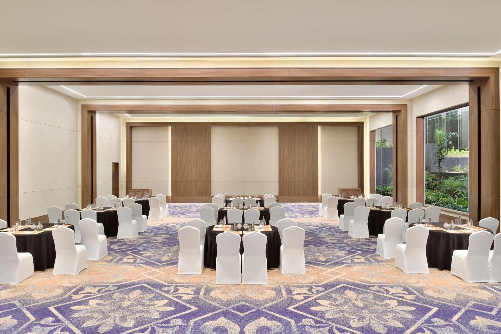 Sheraton Grand Bengaluru Whitefield Hotel & Convention Center Exterior foto