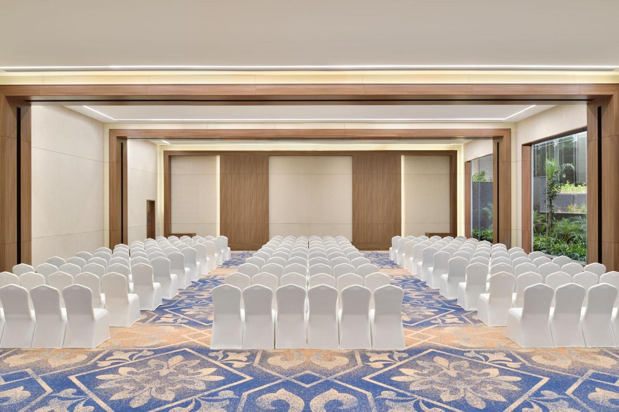 Sheraton Grand Bengaluru Whitefield Hotel & Convention Center Exterior foto