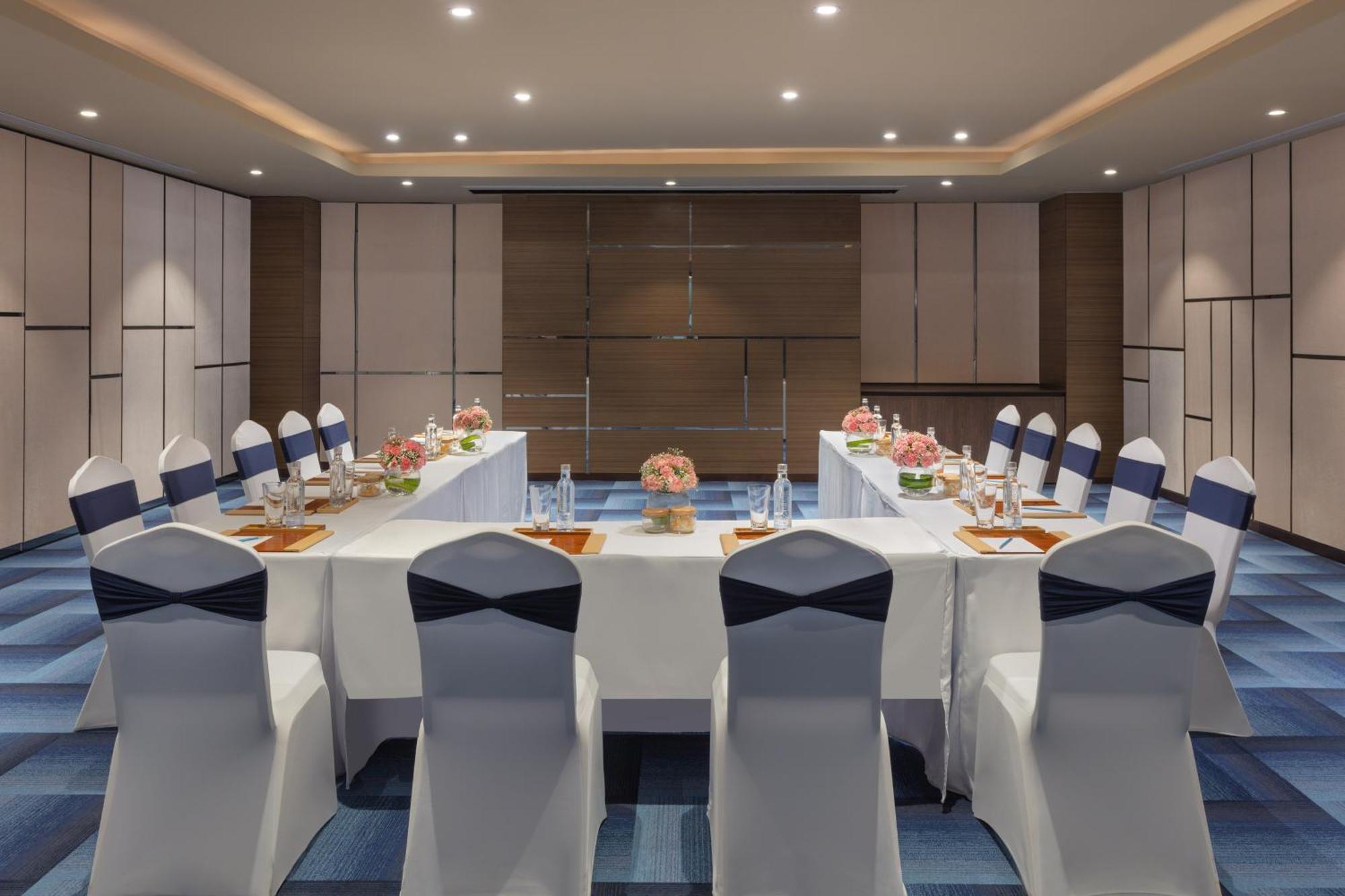 Sheraton Grand Bengaluru Whitefield Hotel & Convention Center Exterior foto