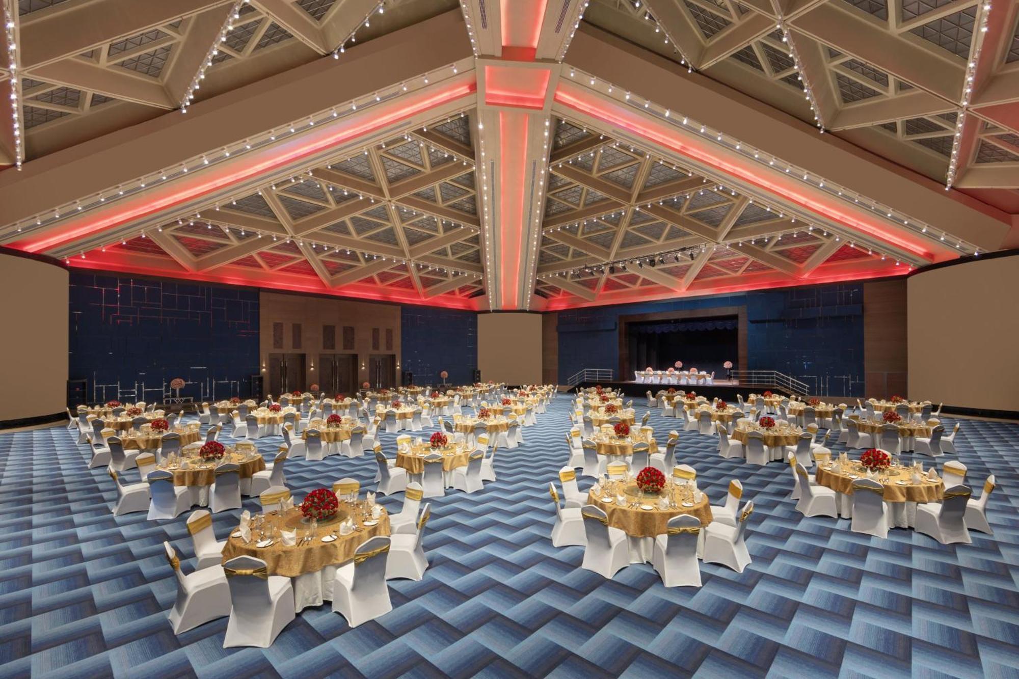 Sheraton Grand Bengaluru Whitefield Hotel & Convention Center Exterior foto