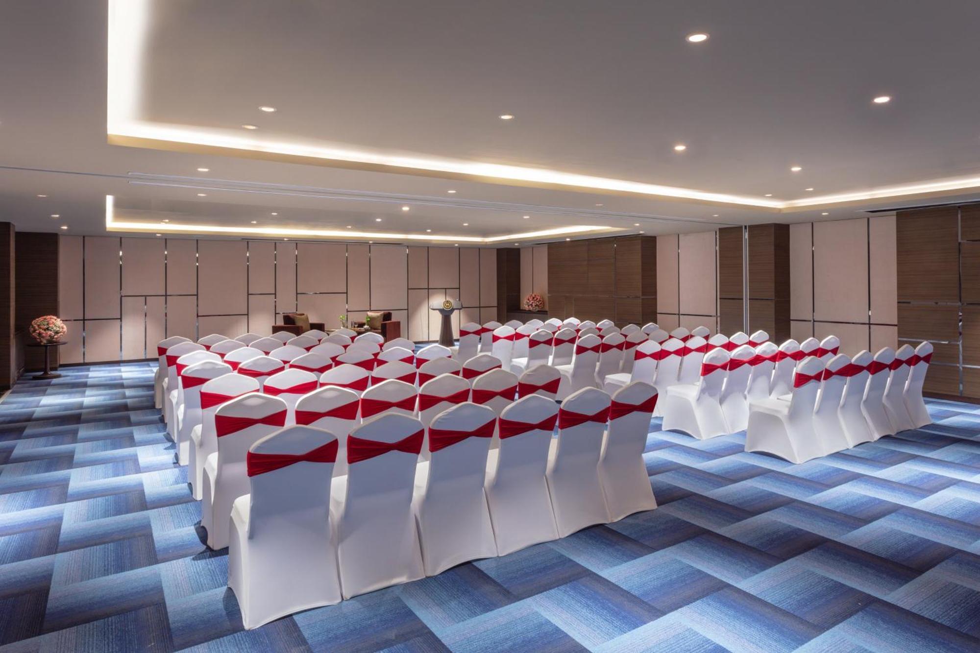 Sheraton Grand Bengaluru Whitefield Hotel & Convention Center Exterior foto