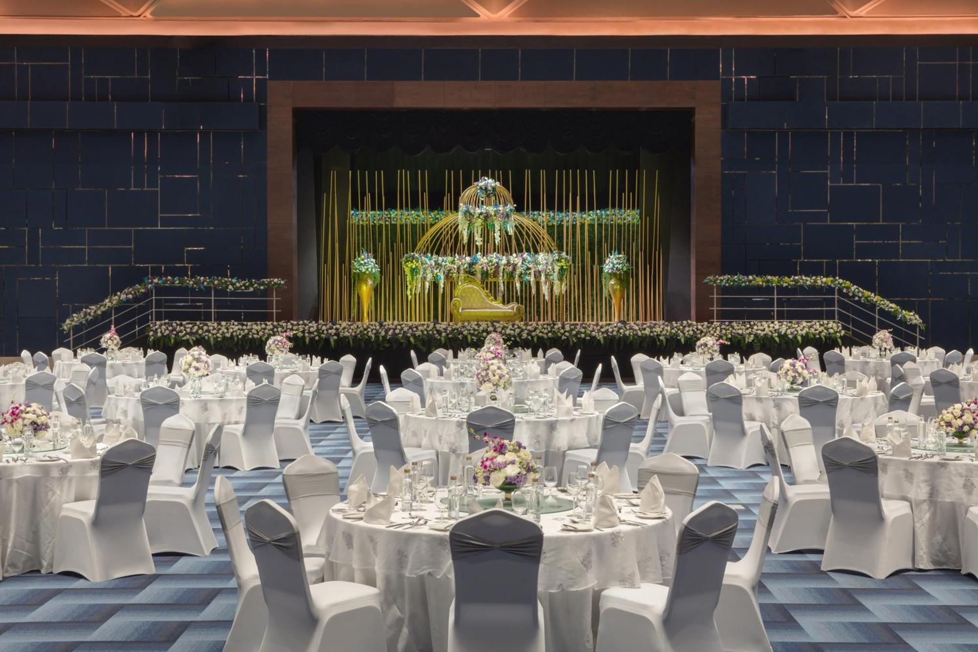 Sheraton Grand Bengaluru Whitefield Hotel & Convention Center Exterior foto