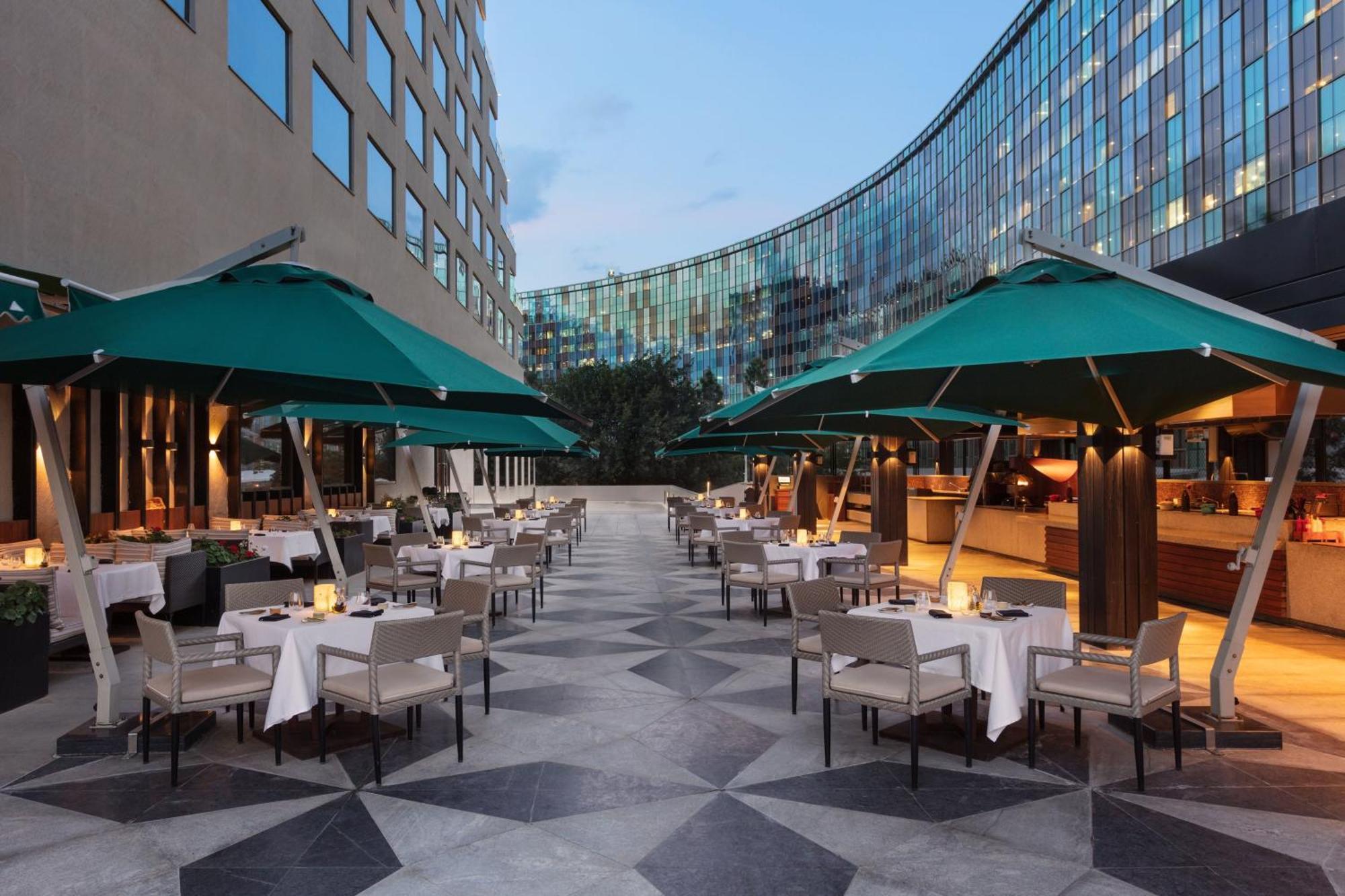Sheraton Grand Bengaluru Whitefield Hotel & Convention Center Exterior foto