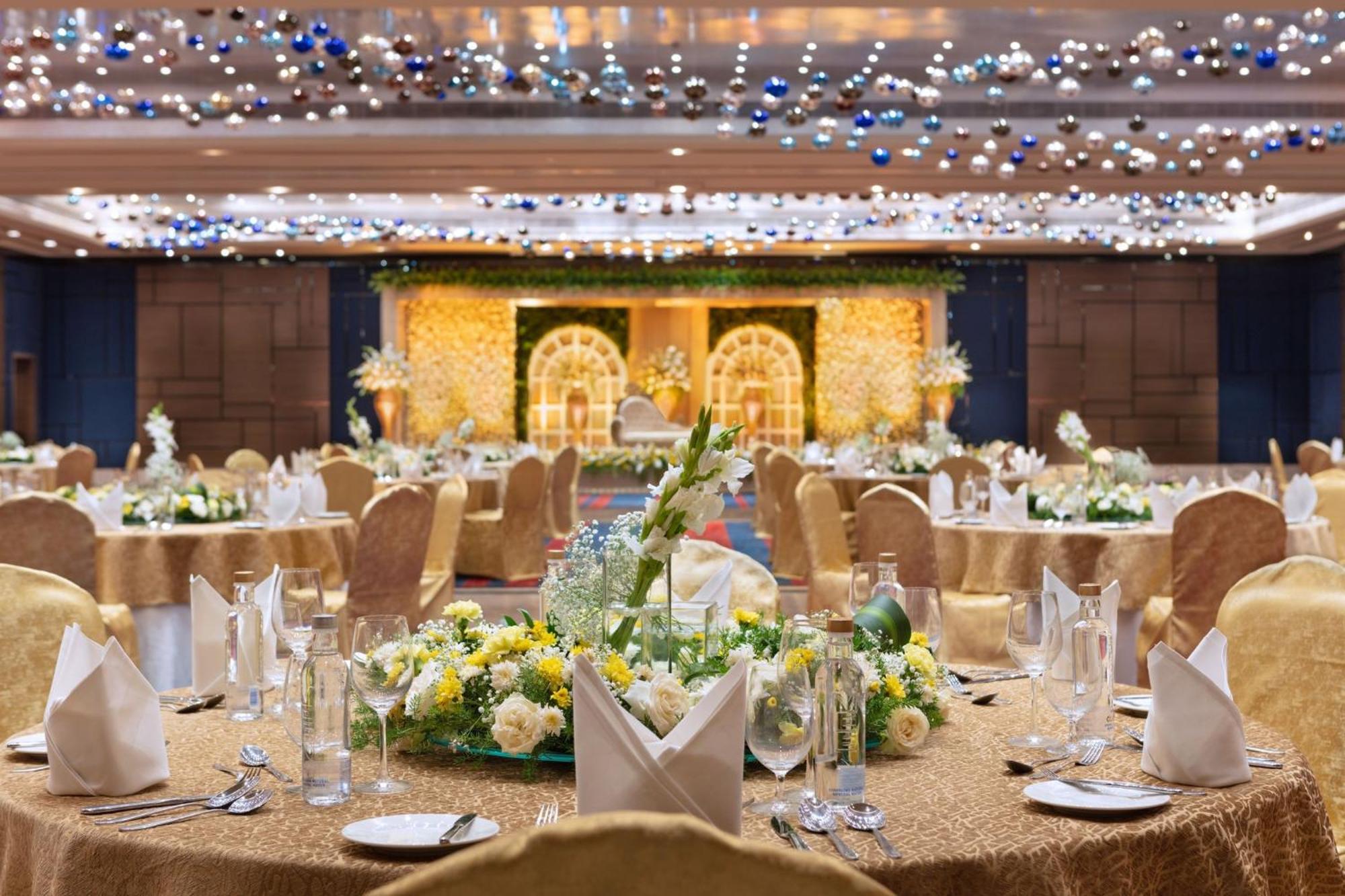 Sheraton Grand Bengaluru Whitefield Hotel & Convention Center Exterior foto