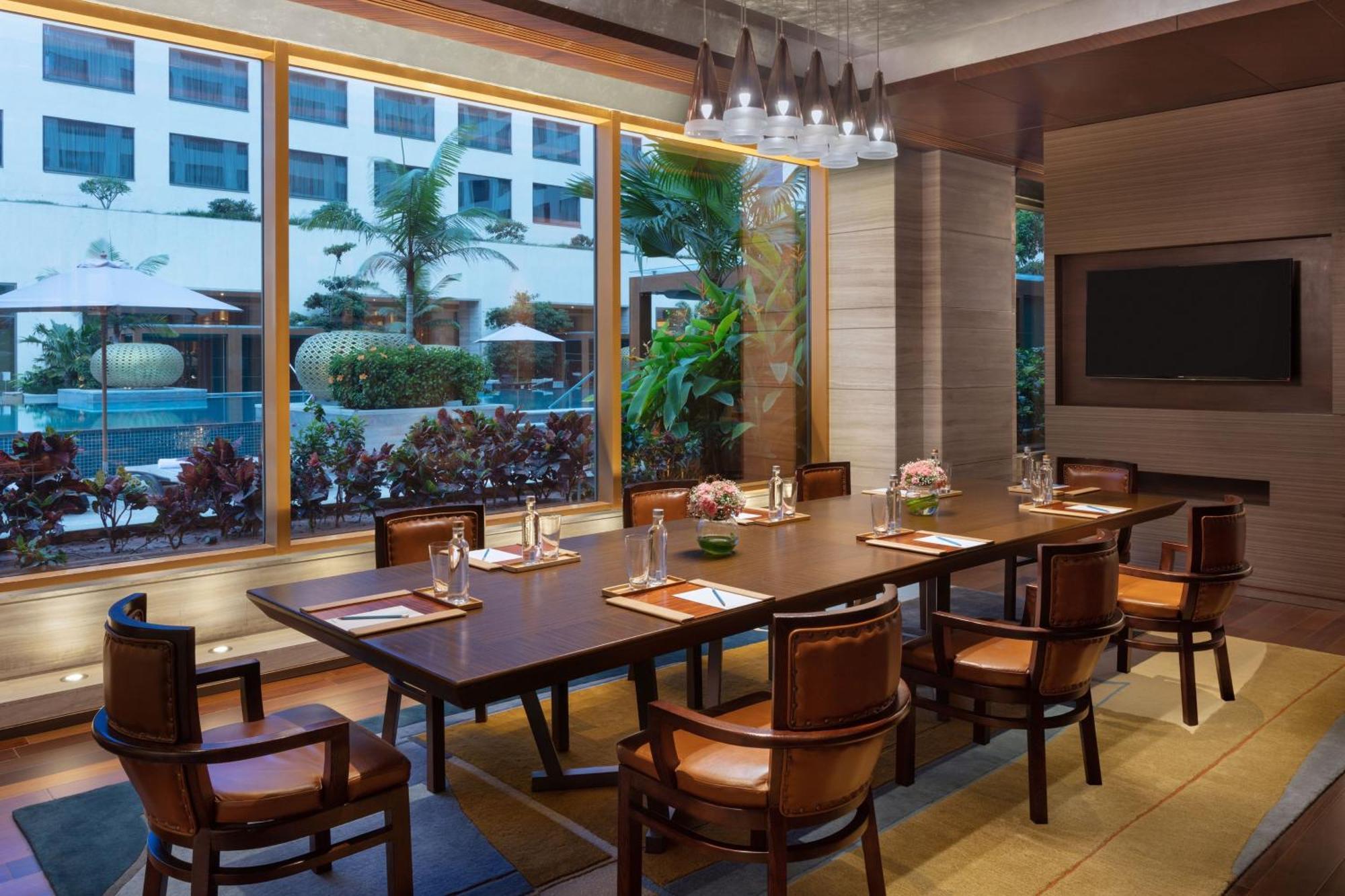 Sheraton Grand Bengaluru Whitefield Hotel & Convention Center Exterior foto